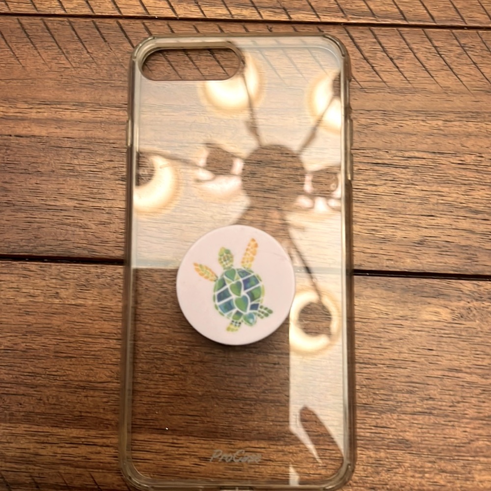iPhone 8 Plus case with turtle pop socket